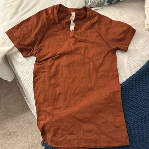 Lululemon swiftly tech short sleeve rust size 0